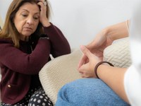 ¿Cómo la terapia cognitivo-conductual aborda la depresión?